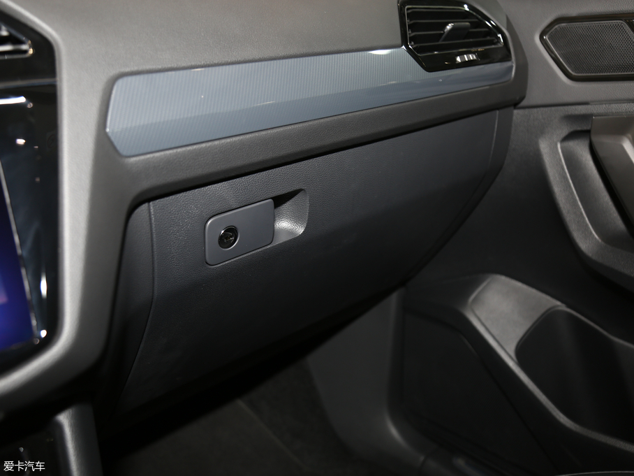 2019;^L 330TSI Ş R-Line