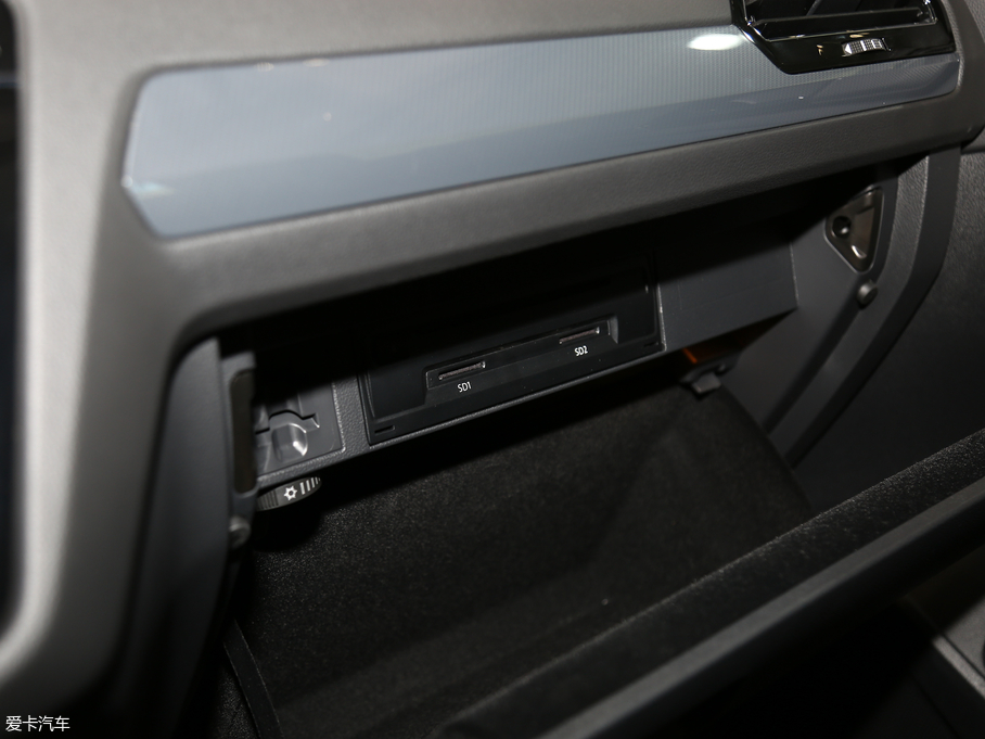 2019;^L 330TSI Ş R-Line