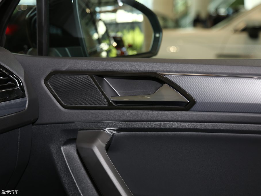 2019;^L 330TSI Ş R-Line