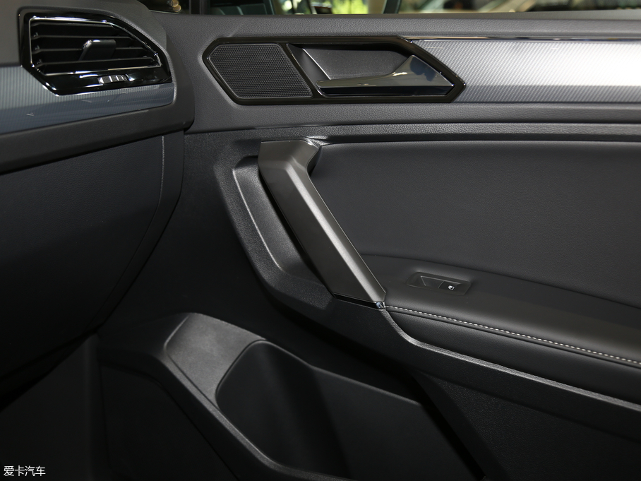 2019;^L 330TSI Ş R-Line