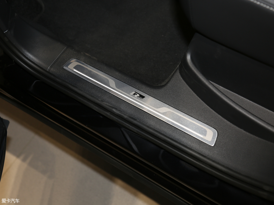 2019;^L 330TSI Ş R-Line