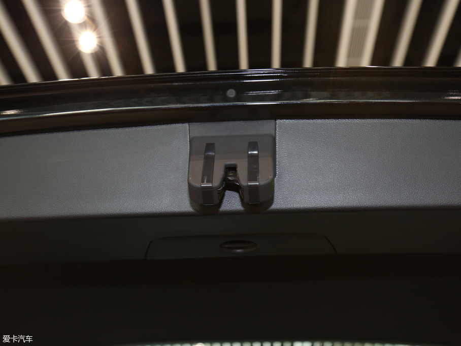 2019;^L 330TSI Ş R-Line