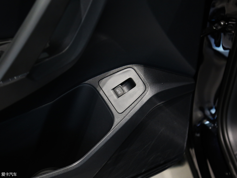 2019;^L 330TSI Ş R-Line