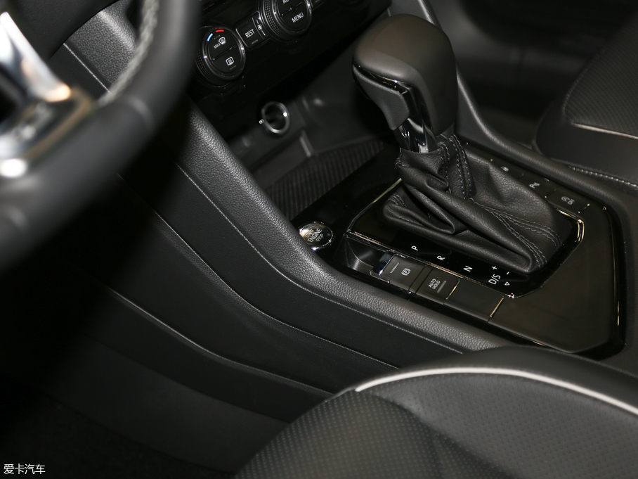 2019;^L 330TSI Ş R-Line