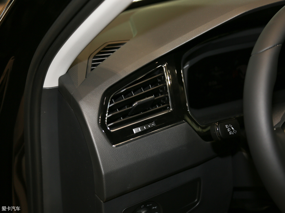 2019;^L 330TSI Ş R-Line