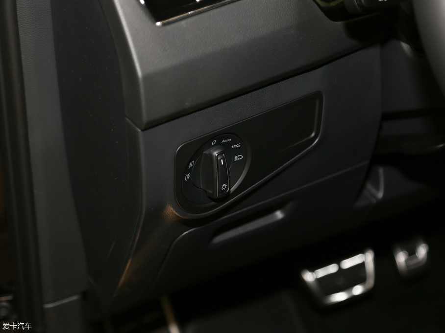 2019;^L 330TSI Ş R-Line