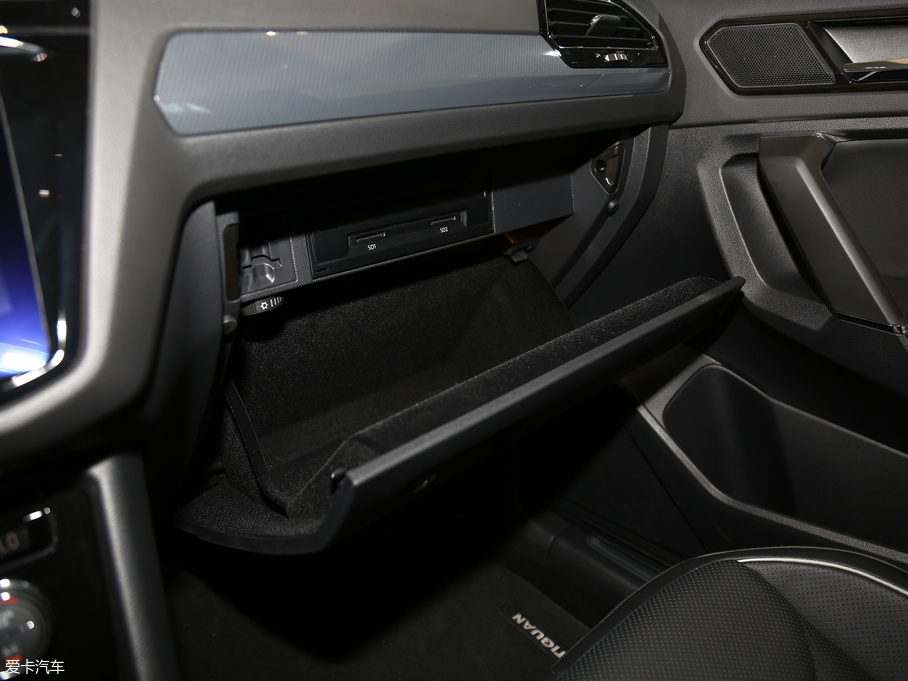 2019;^L 330TSI Ş R-Line