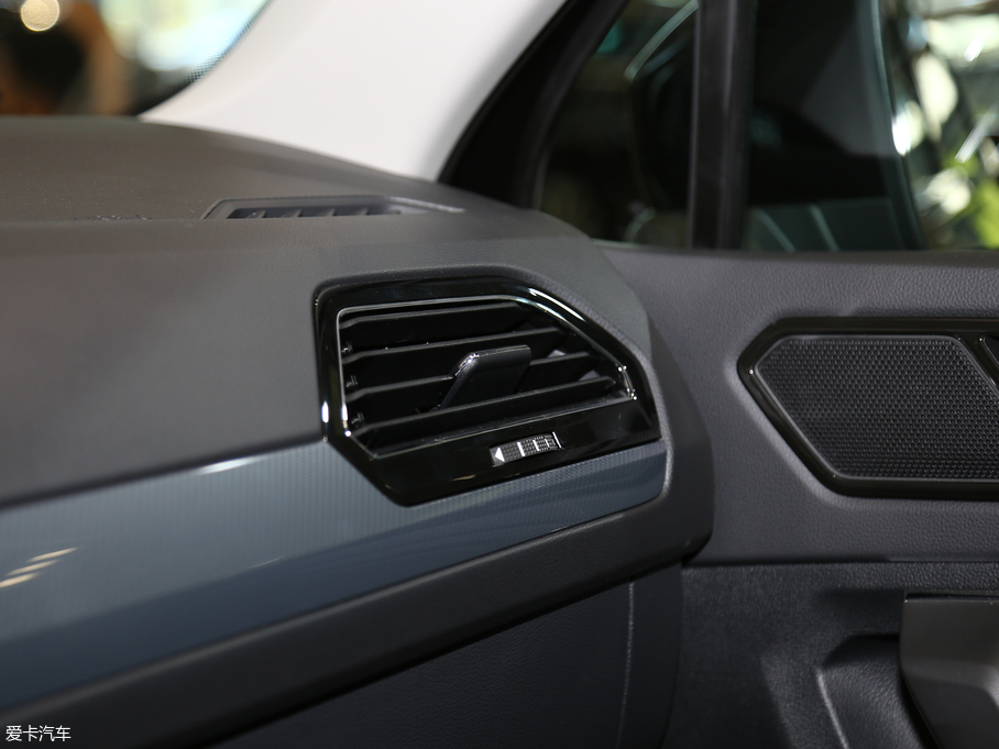 2019;^L 330TSI Ş R-Line