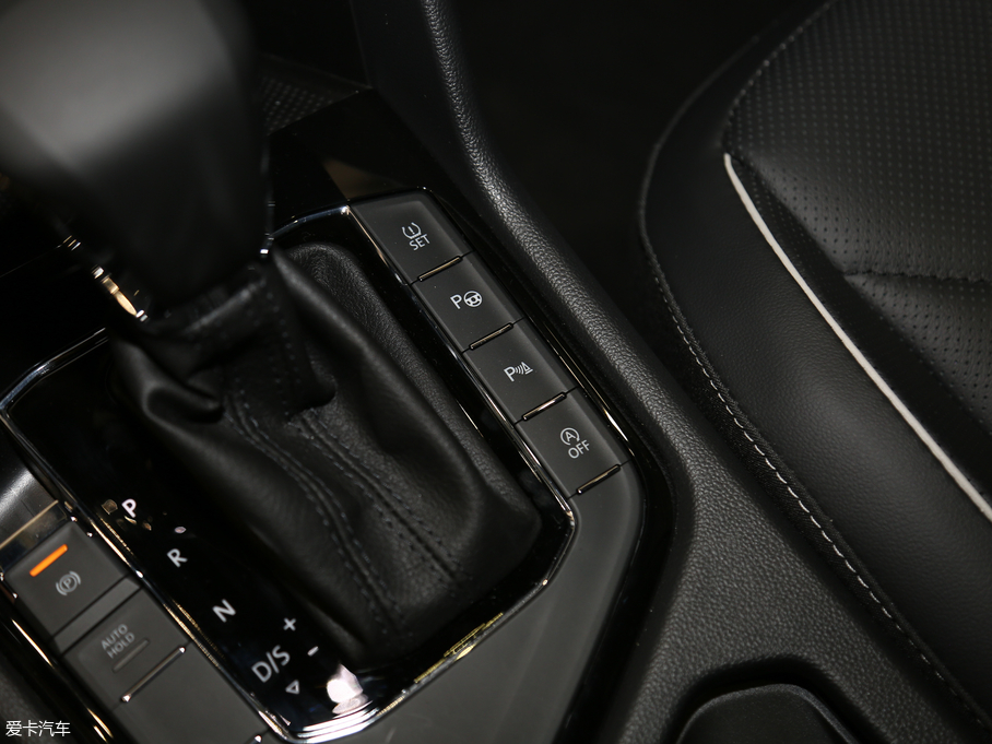 2019;^L 330TSI Ş R-Line