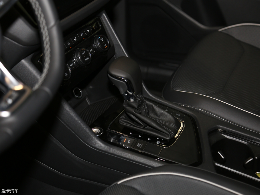 2019;^L 330TSI Ş R-Line