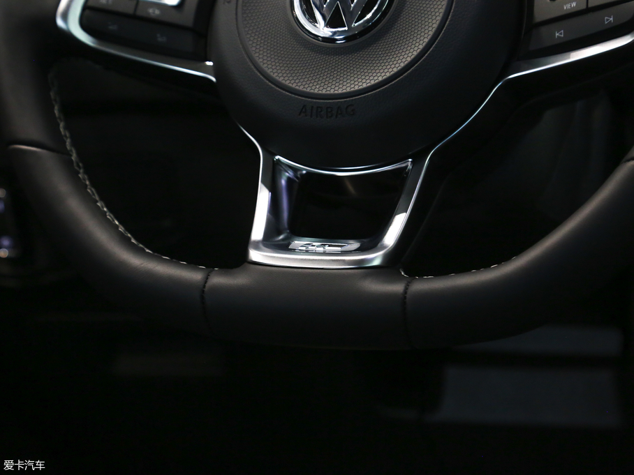 2019;^L 330TSI Ş R-Line