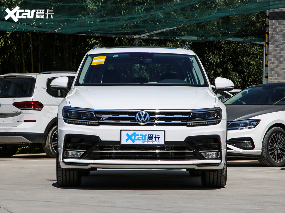 2019;^L Ŀ 330TSI Ş R-Line