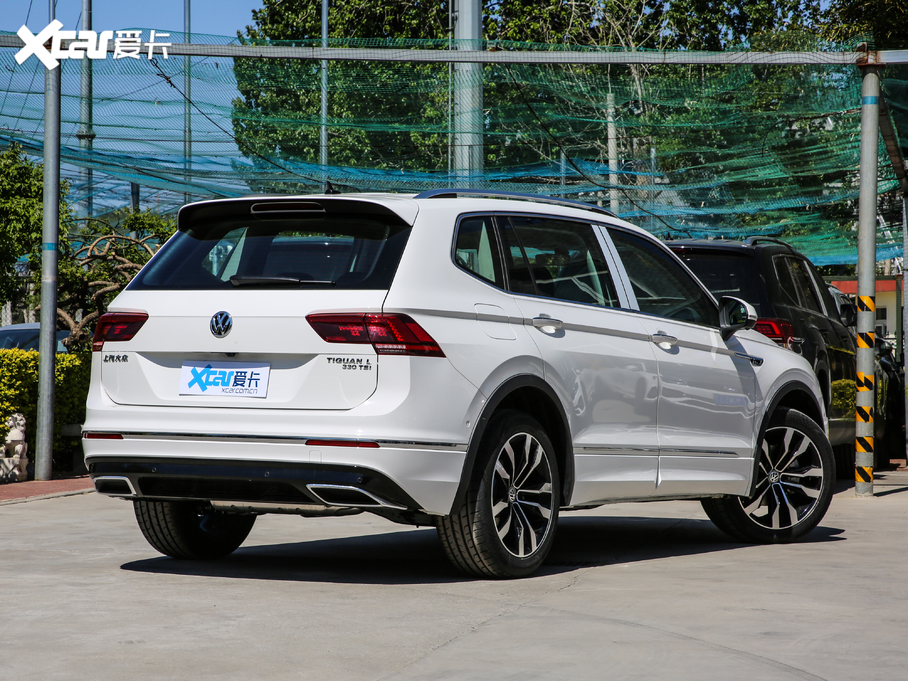 2019;^L Ŀ 330TSI Ş R-Line