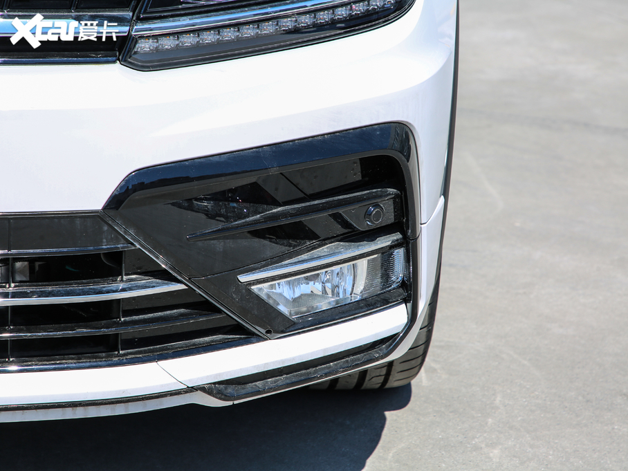 2019;^L Ŀ 330TSI Ş R-Line