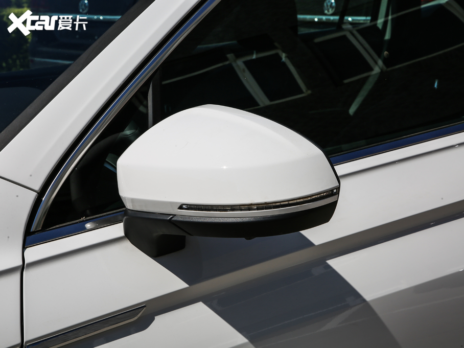 2019;^L Ŀ 330TSI Ş R-Line