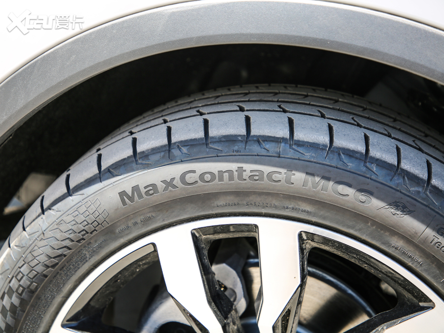 2019;^L Ŀ 330TSI Ş R-Line