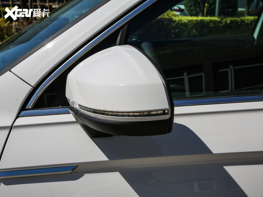 2019;^L Ŀ 330TSI Ş R-Line