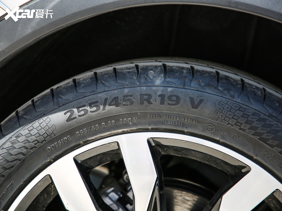 2019;^L Ŀ 330TSI Ş R-Line