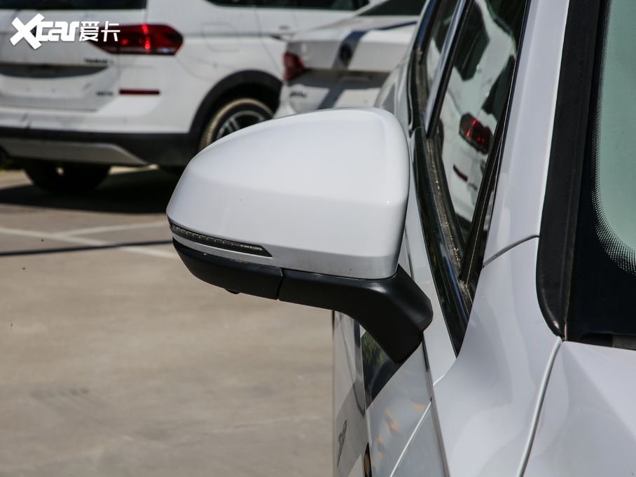 2019;^L Ŀ 330TSI Ş R-Line