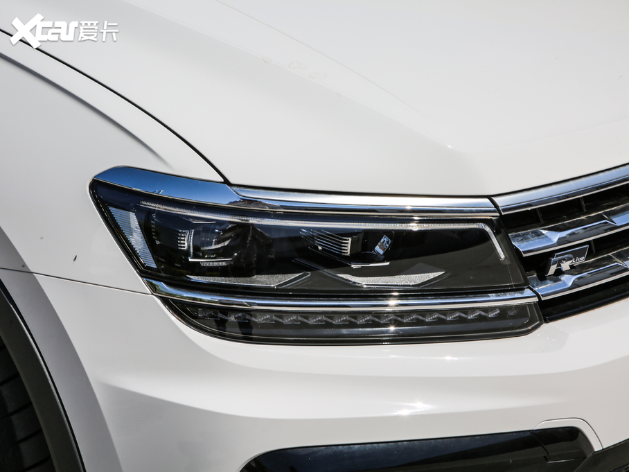 2019;^L Ŀ 330TSI Ş R-Line