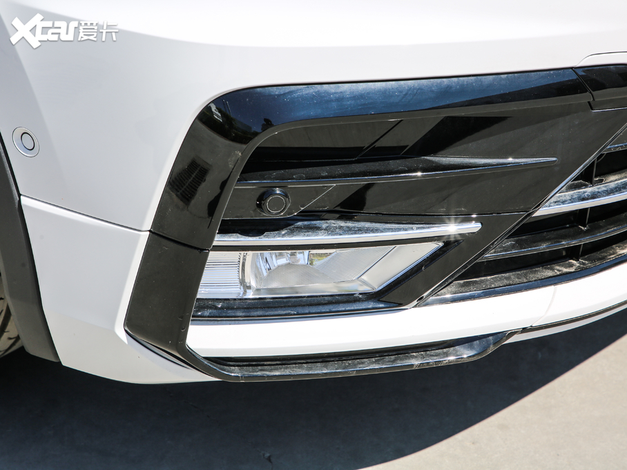 2019;^L Ŀ 330TSI Ş R-Line