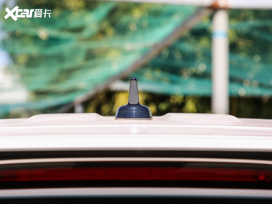 2019;^L Ŀ 330TSI Ş R-Line