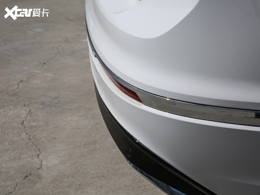 2019;^L Ŀ 330TSI Ş R-Line