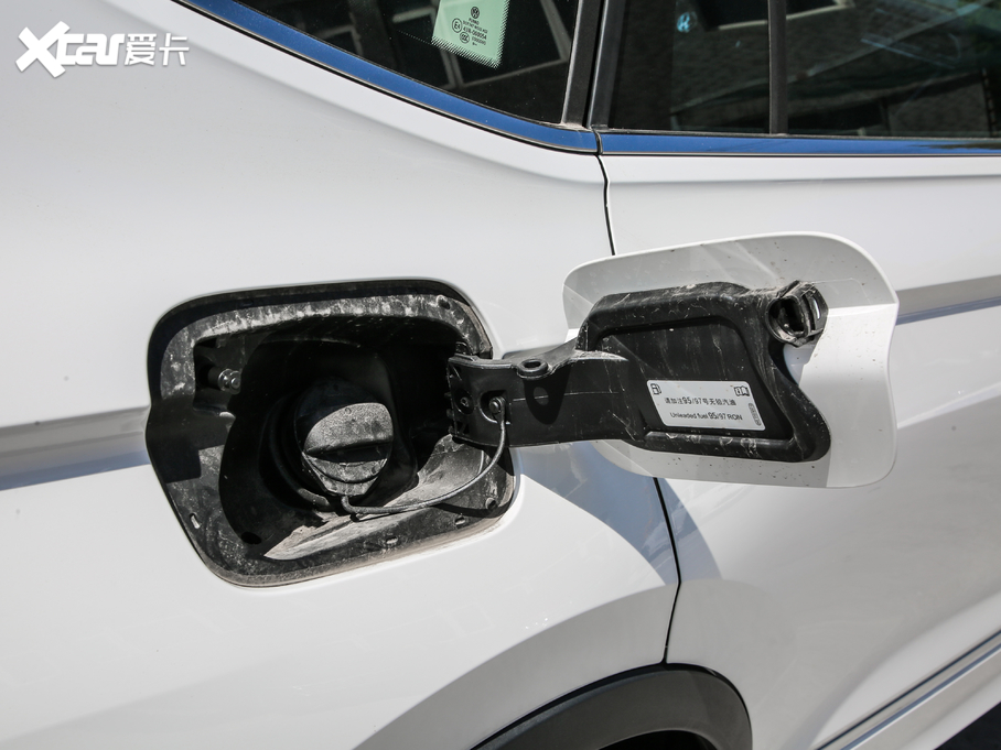 2019;^L Ŀ 330TSI Ş R-Line