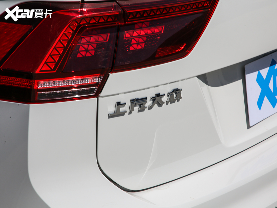 2019;^L Ŀ 330TSI Ş R-Line