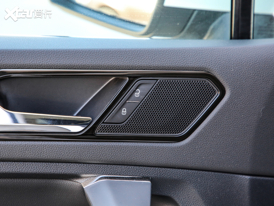 2019;^L Ŀ 330TSI Ş R-Line