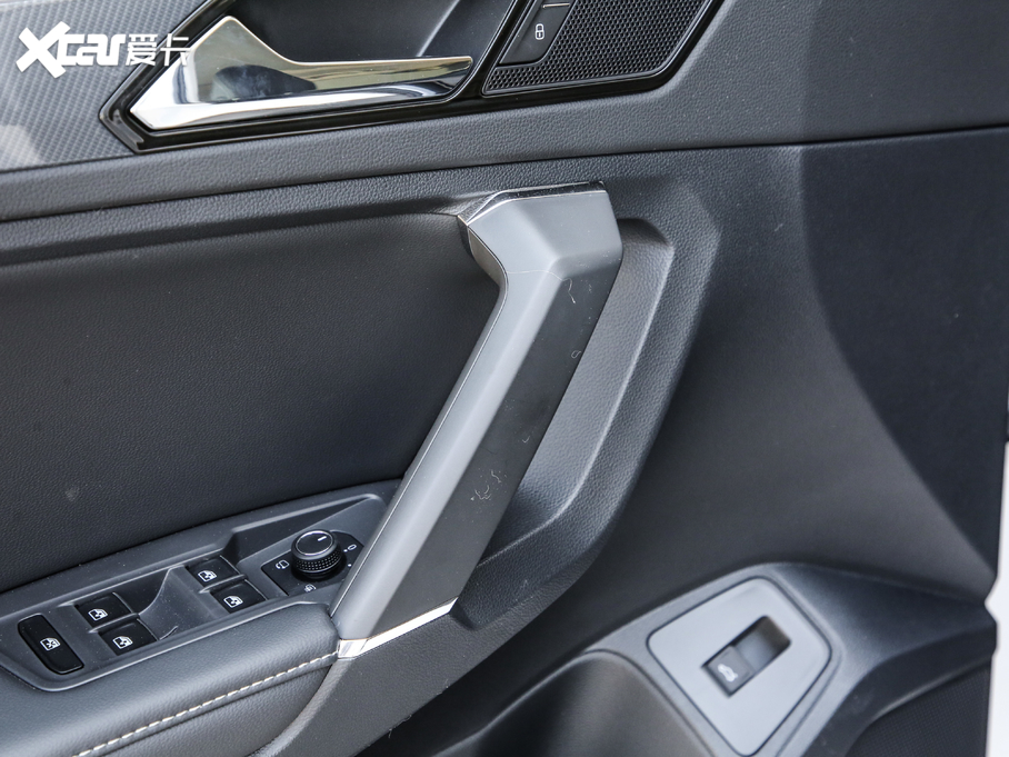 2019;^L Ŀ 330TSI Ş R-Line