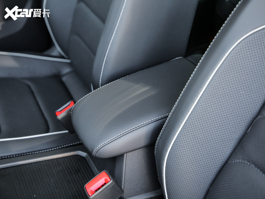 2019;^L Ŀ 330TSI Ş R-Line