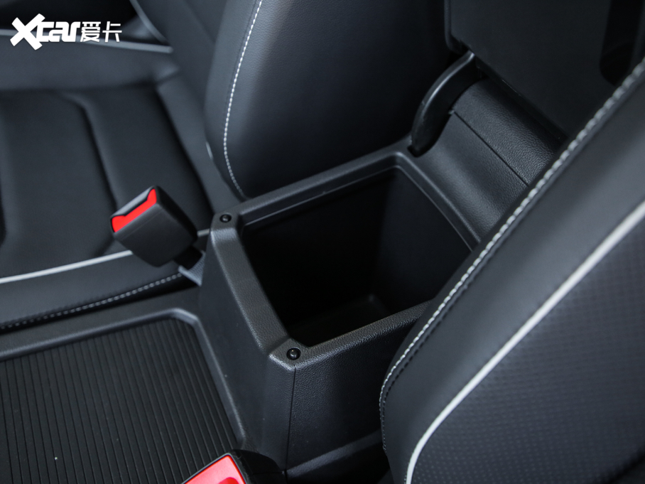 2019;^L Ŀ 330TSI Ş R-Line