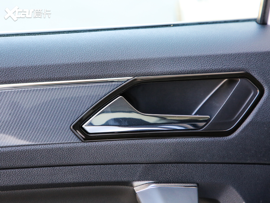 2019;^L Ŀ 330TSI Ş R-Line