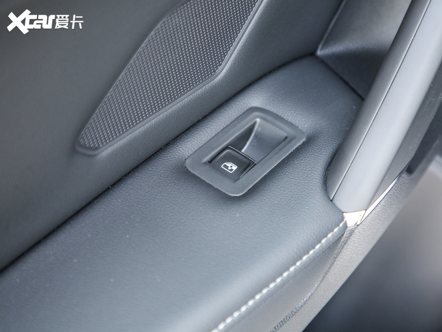 2019;^L Ŀ 330TSI Ş R-Line