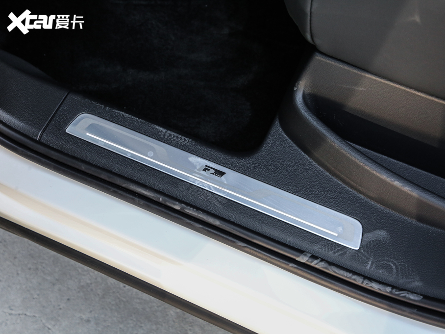 2019;^L Ŀ 330TSI Ş R-Line