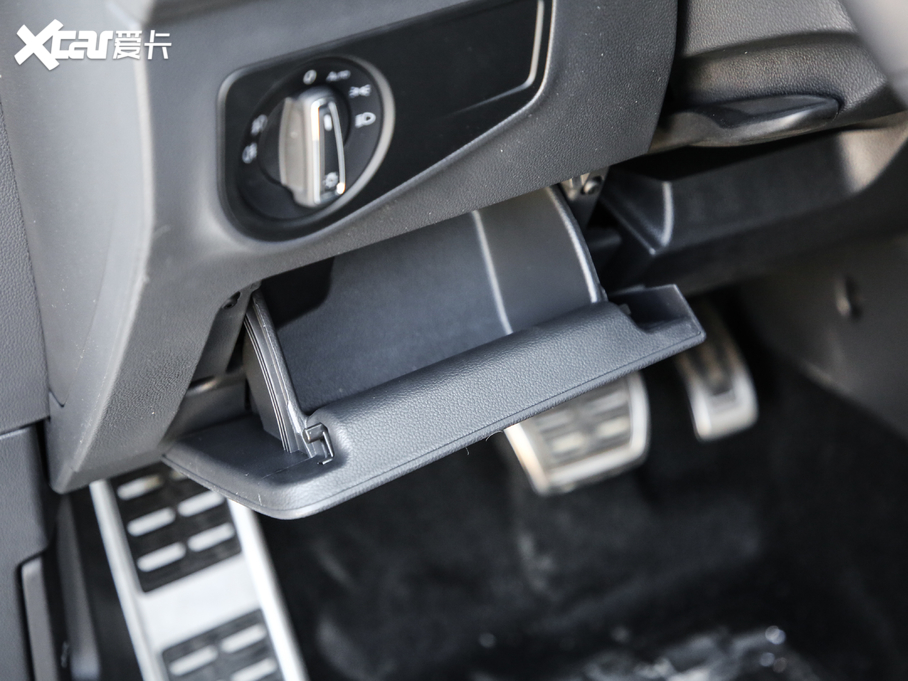 2019;^L Ŀ 330TSI Ş R-Line