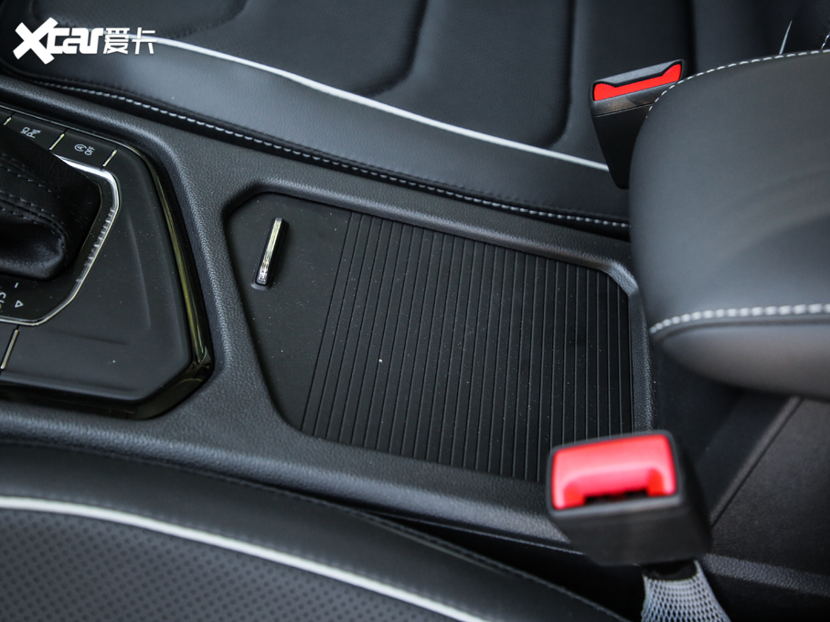 2019;^L Ŀ 330TSI Ş R-Line