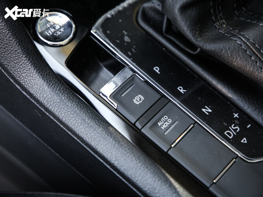 2019;^L Ŀ 330TSI Ş R-Line