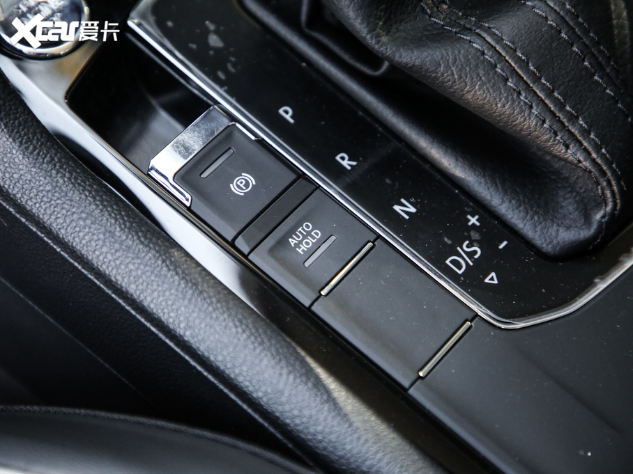 2019;^L Ŀ 330TSI Ş R-Line