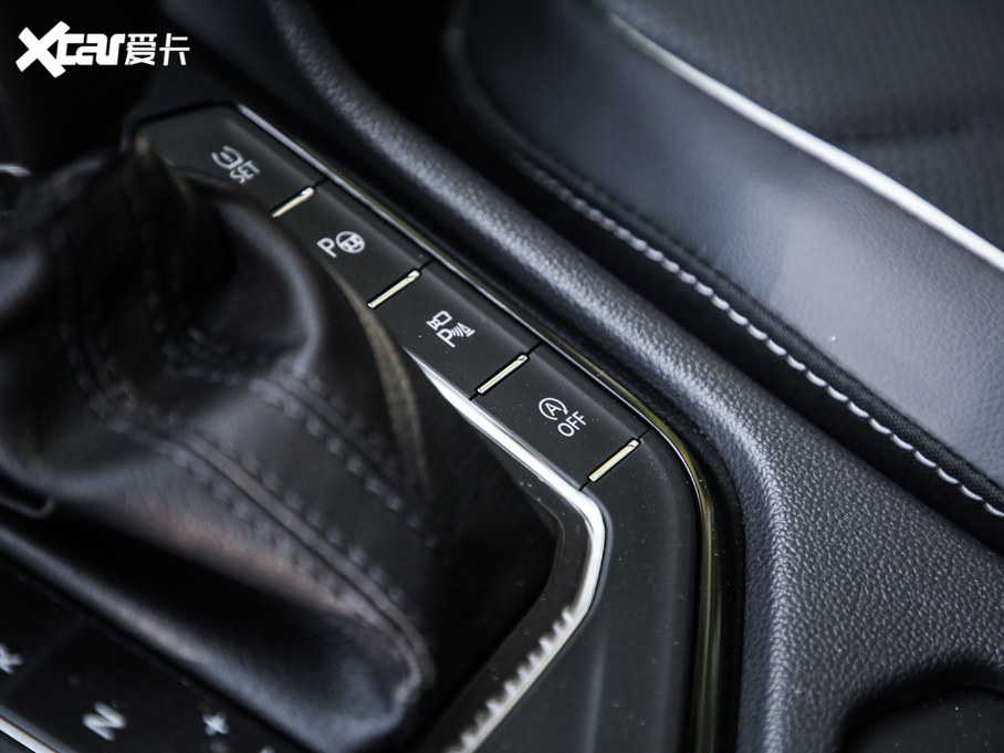 2019;^L Ŀ 330TSI Ş R-Line