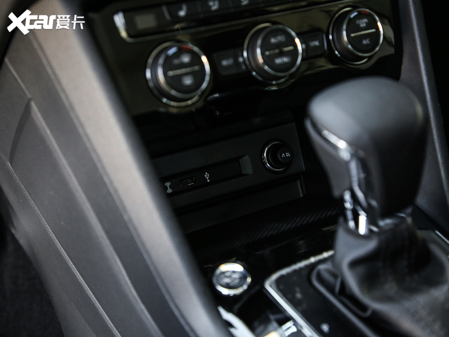 2019;^L Ŀ 330TSI Ş R-Line