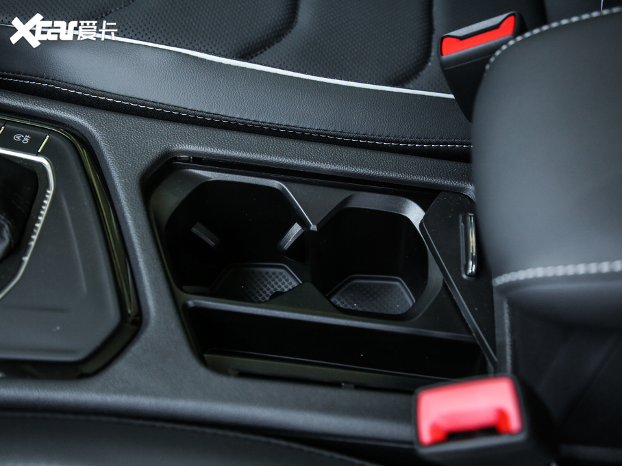 2019;^L Ŀ 330TSI Ş R-Line