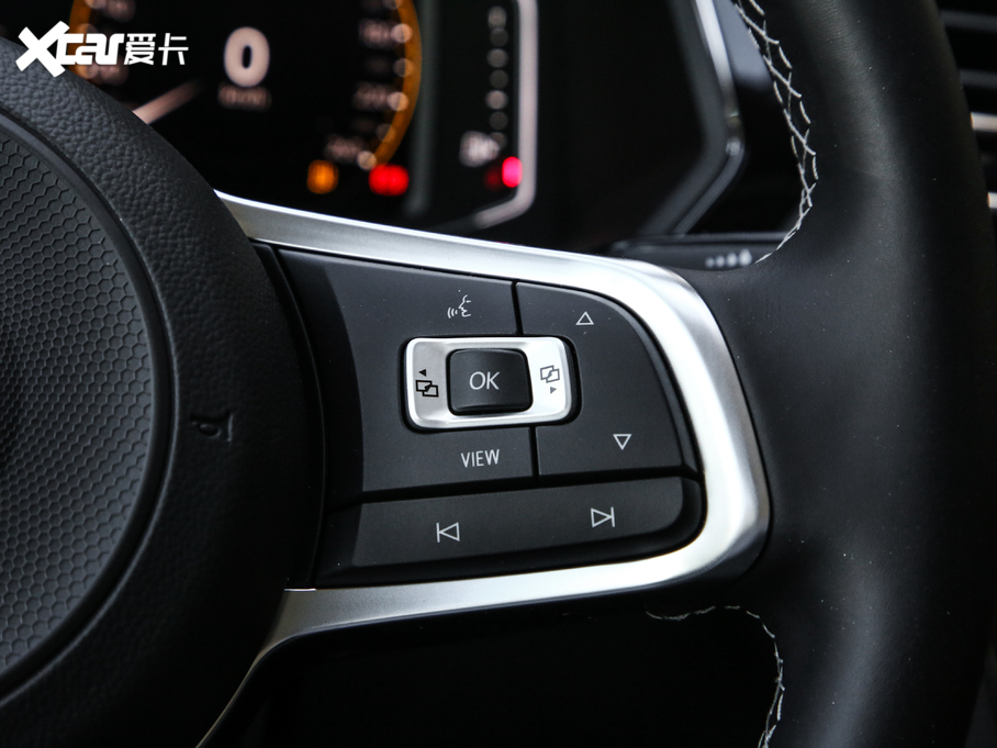 2019;^L Ŀ 330TSI Ş R-Line