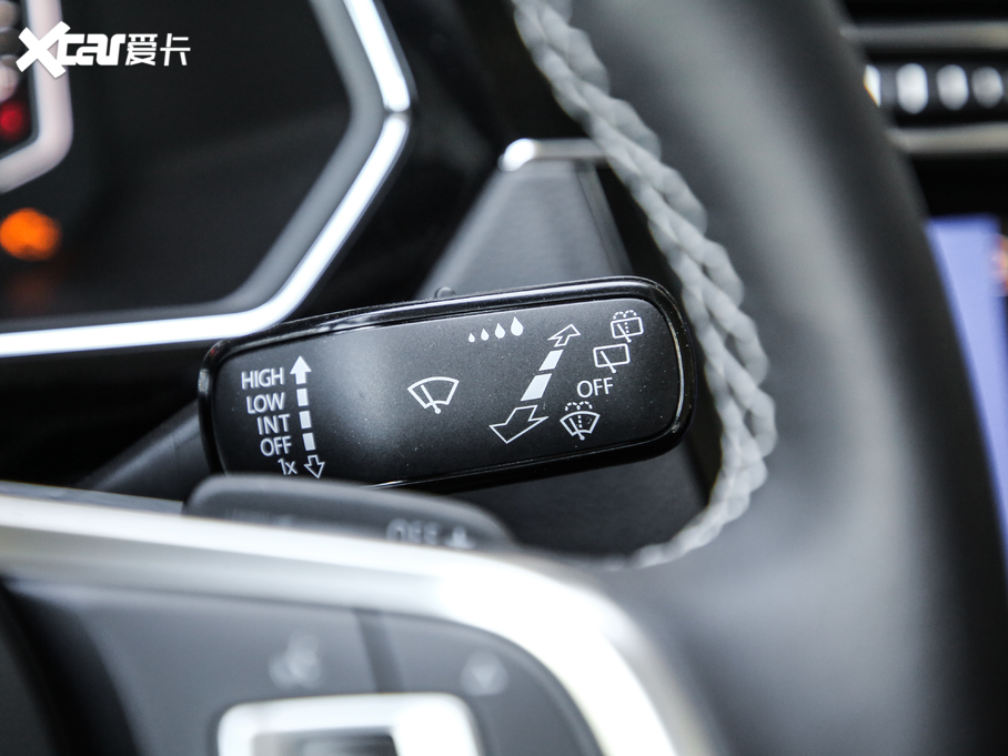 2019;^L Ŀ 330TSI Ş R-Line