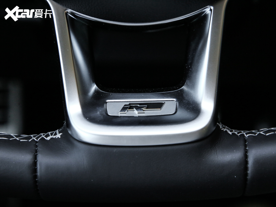 2019;^L Ŀ 330TSI Ş R-Line