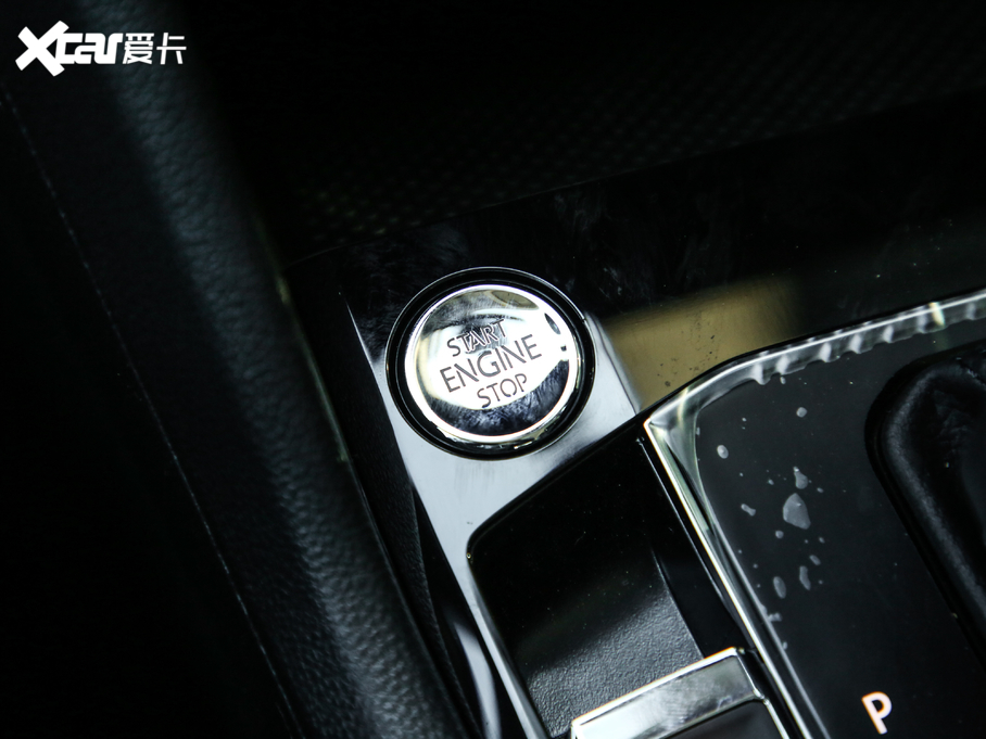 2019;^L Ŀ 330TSI Ş R-Line