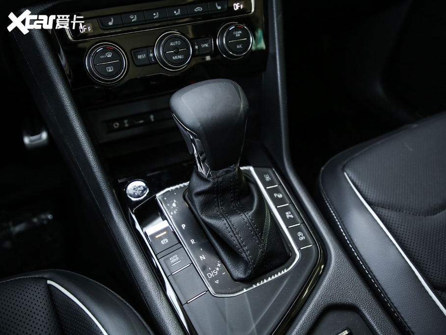 2019;^L Ŀ 330TSI Ş R-Line