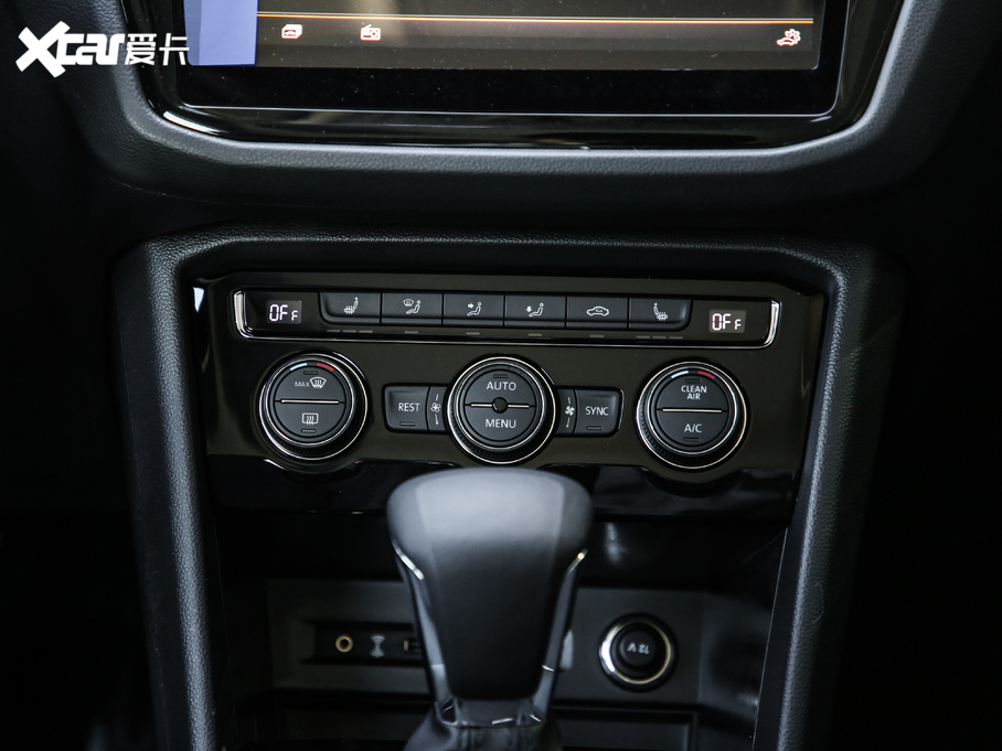 2019;^L Ŀ 330TSI Ş R-Line