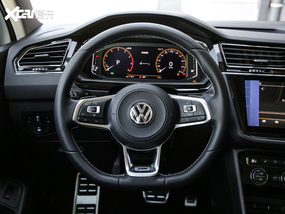 2019;^L Ŀ 330TSI Ş R-Line